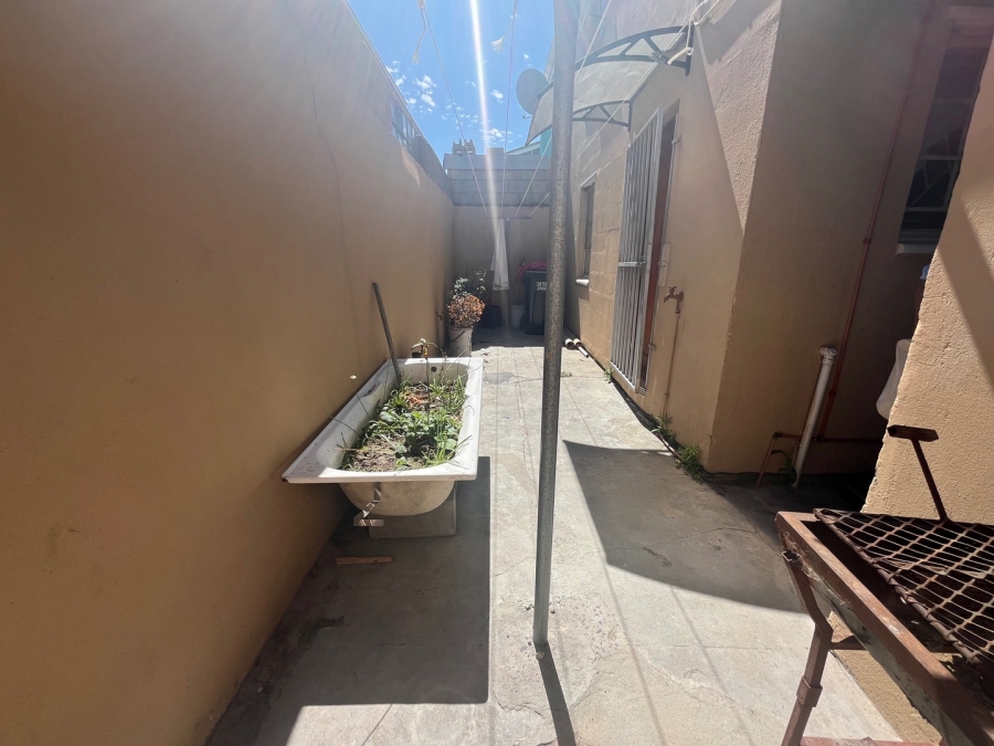 2 Bedroom Property for Sale in Lentegeur Western Cape